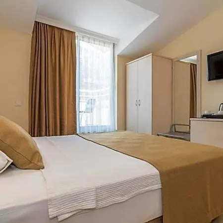 Montebello Hotel 3*
