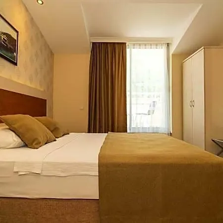 Hotel Montebello Cedit